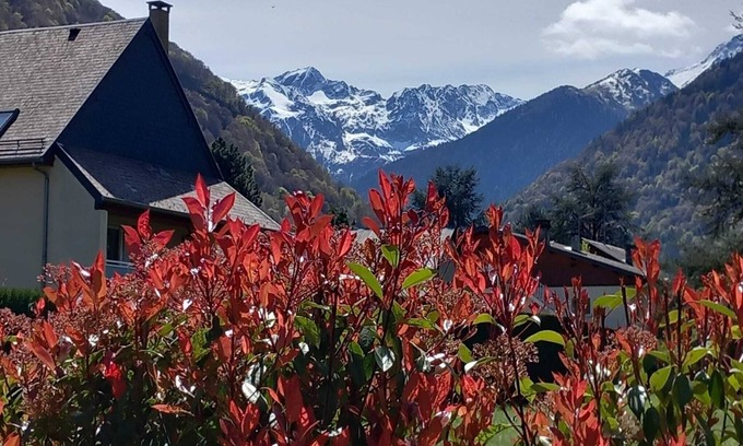 Montauban-de-Luchon House | House with garden, 10 min. walk to town center and 25 min. drive to ski resort
