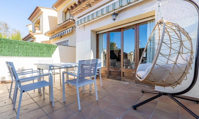 Palamos Villa | House with garage and ping pong 500m beach