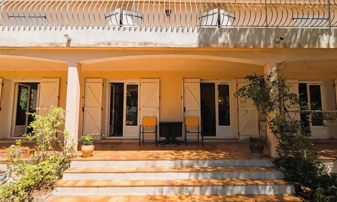 La Garde House | House with garden & terrace near the beaches