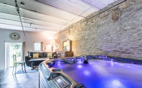 Menufontaine House | House with jacuzzi in Menufontaine, 180 m² for 8 people.