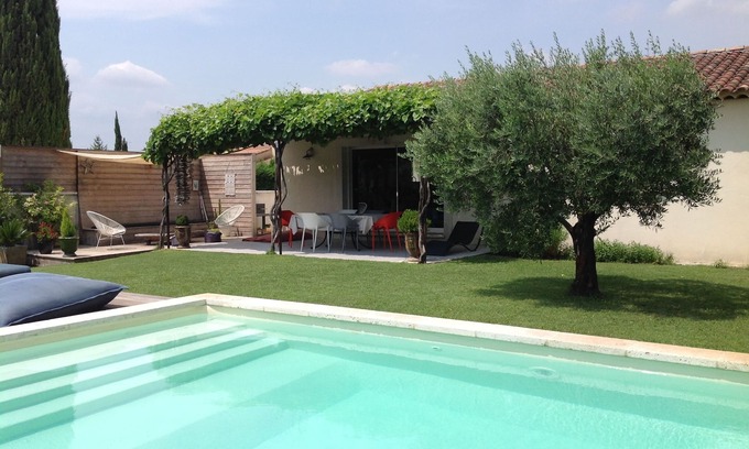 Le Thor House | House with pool 4 people