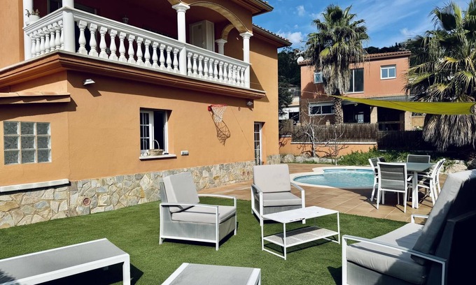 Castell-Platja d'Aro Villa | House with private pool and jacuzzi 2km beach
