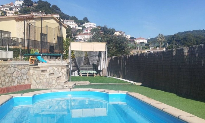 Santa Susanna Ski Chalet | House with private pool, barbecue and free wifi approx. 3 km from the beach