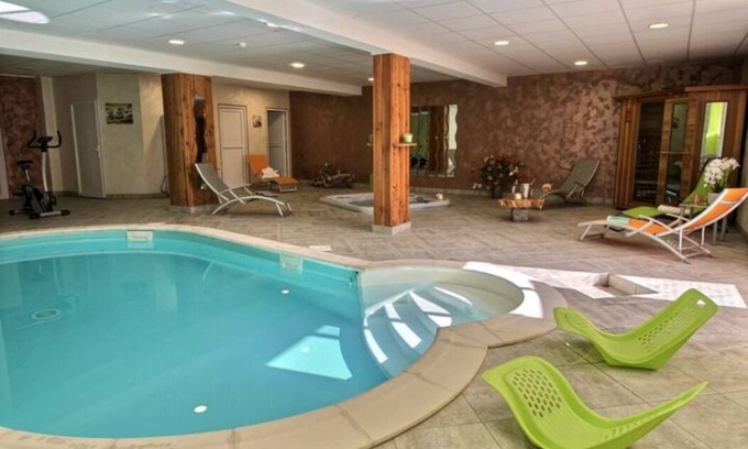 Saint-Disdier Cottage | House with swimming pool, terrace, garden and garage. Nature, calm, freshness