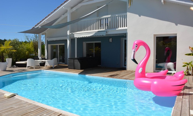 Messanges House | House with swimming pool, 5 bedrooms, capacity from 6 to 10 people, near the beaches