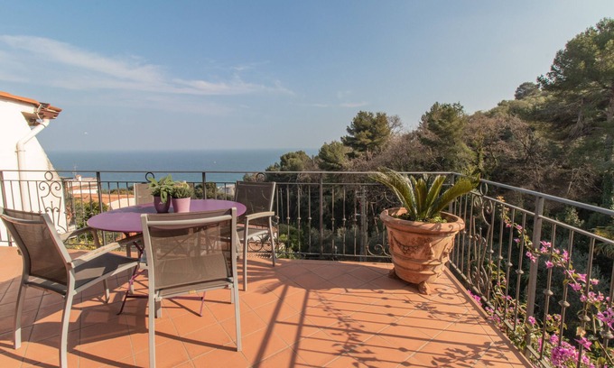 Diano Marina House | House with terrace and solarium with a beautiful sea view