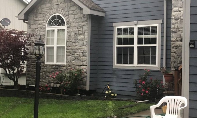 Lawrence House | House with walkout rooms to the yard. All new appliances