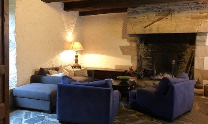 Billiers House | House XVIII stone Billiers center near the beaches, sleeps 9