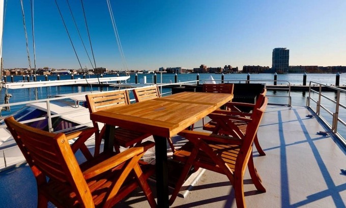 North End House | Houseboat Poseidon's Escape