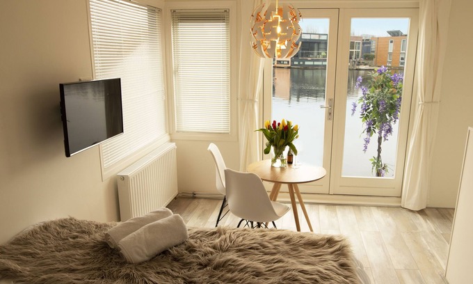 Hoofddorppleinbuurt Boat Rental | Houseboat - wake up with great view!