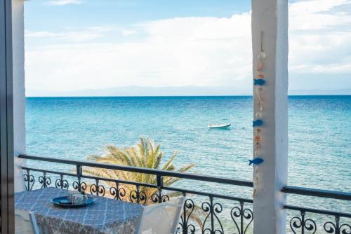 Polichrono Apartment | Houseloft Sandals Beachfront