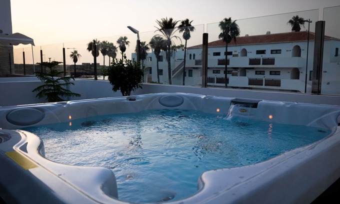 Corralejo House | Housing with Spa. Free WIFI. 0.3 km from the beach. We accept children + 12 years