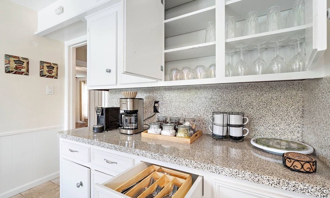 Clodine House | Houston Pool Heaven | BBQ Games | WiFi | Sleep 16
