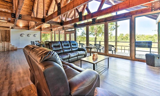 Barrett House | Houston Riverfront Cabin w/ Private Beach & Dock!