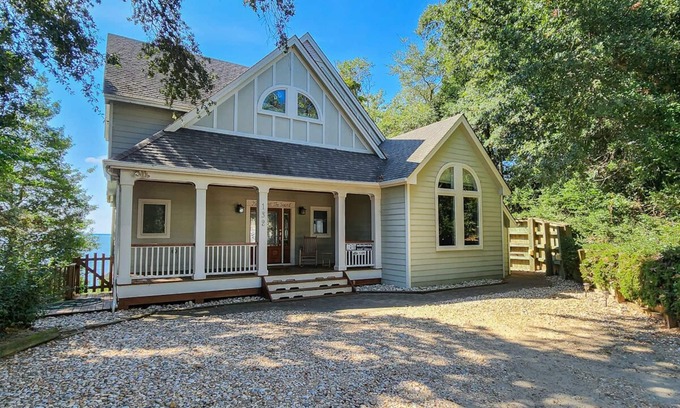 Tuckahoe House | How Sweet The Sound - Beautiful 3 BR Soundfront home overlooking the Currituck Sound w/Private Pool