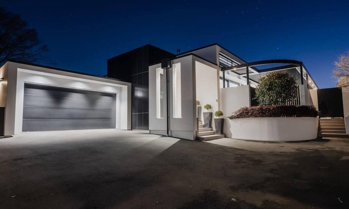 Fendalton House | How the 1% Live - Waiwetu St Sleeps 15