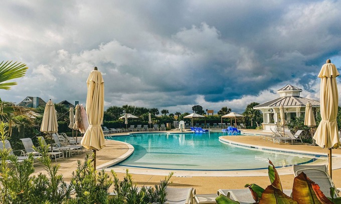 Bald Head Island House | How You Dune? Beautiful Retreat with Hot Tub