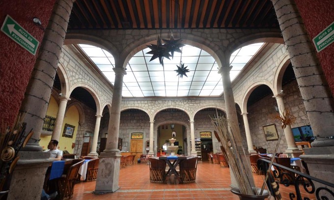 Historic Centre Hotel | Howard Johnson by Wyndham Morelia Calle Real