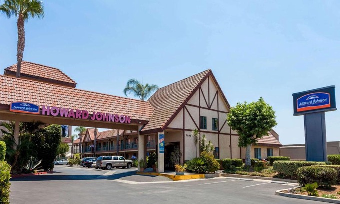 Norco Hotel | Howard Johnson by Wyndham Norco