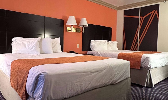 Norco Hotel | Howard Johnson by Wyndham Norco