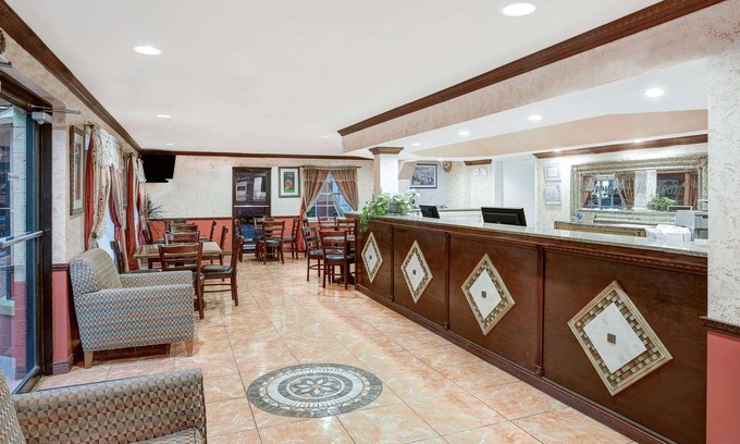 Fort Myers Hotel | Howard Johnson by Wyndham Ft. Myers FL