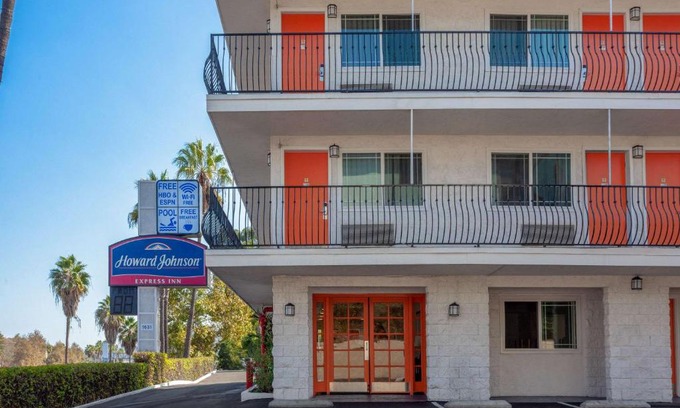 Mission Valley West Hotel | Howard Johnson by Wyndham San Diego Hotel Circle