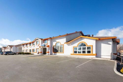 Williams Hotel | Howard Johnson by Wyndham Williams