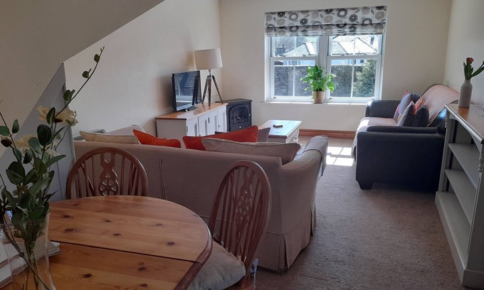 Sedbergh Apartment | Howgills Apartment 12 offers self-catering accommodation with free parking & free WiFi