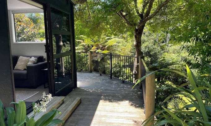 New Plymouth House | Huatoki Hideaway in New Plymouth