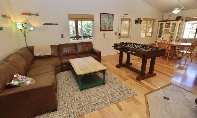McCall House | Hubbard Cabin in McCall - near Payette Lake, private hot tub, quiet
