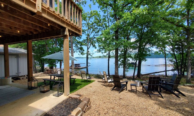 Lost Bridge Village House | Huckleberry Shores-Lakefront & Lakeview Home-Near Boat Launch-Swimming Pool.