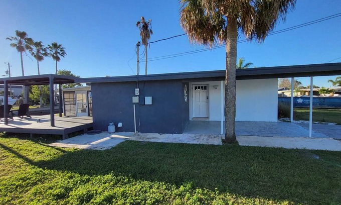 Vista Del Mar House | Hudson Water Front House