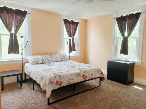Northside House | Huge 2 Bedroom House in the Heart of Northside!