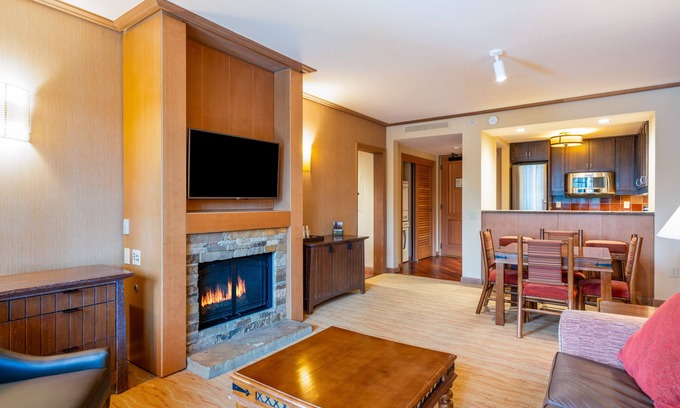 Cle Elum Condo | Huge 2 Connecting Rooms with Kitchen & Balcony