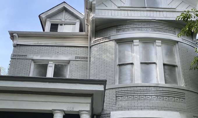 Walnut Hills Apartment | Huge 3 bedroom upstairs apartment expandable to 5 bedrooms (additional cost)