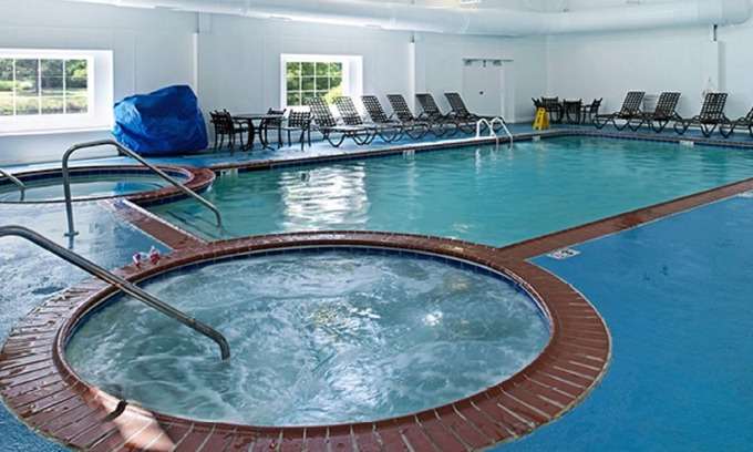 Berkeley Condo | HUGE 4 BDRM SLEEPS 12~ONLY 8 MILES TO BUSCH GARDENS~ LOTS OF AMENITIES~ BOOK NOW