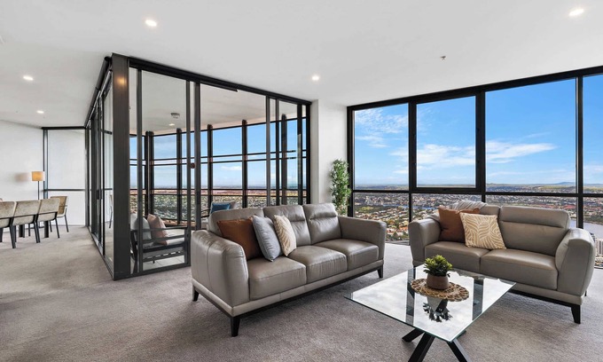 Brisbane Central Business District Apartment | Huge 4 Bedroom Sub Penthouse|Rare Ocean Views