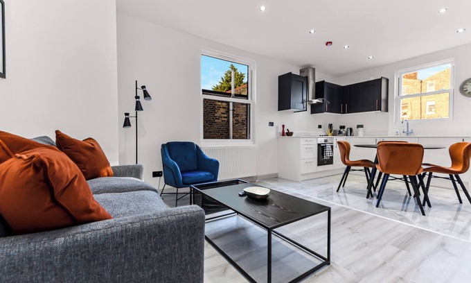 Clapham House | Huge, Brand-New Flat for Friends & Families!