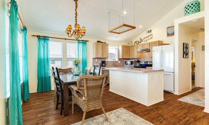 Jamaica Beach House | Huge Deck, Fully Fenced & Pups Welcome!