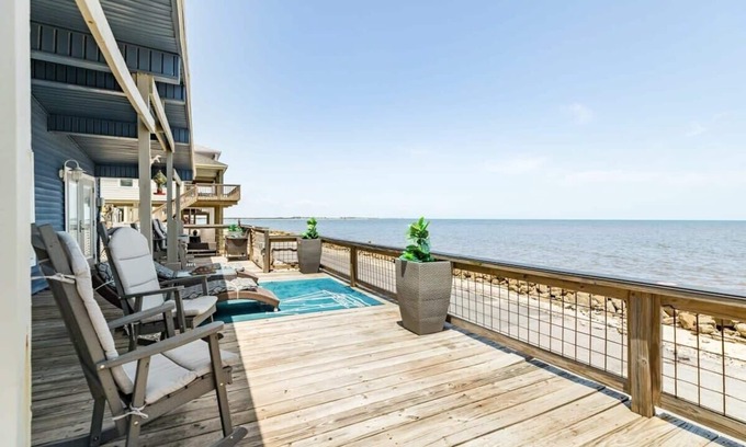 San Luis House | Huge Deck to Enjoy Those Sunrises over the Sea!