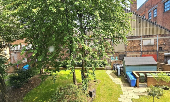 Kelvinbridge Apartment | Huge Family Home in Glasgow