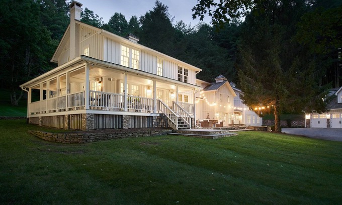Vilas Other | Huge Farmhouse Surrounded by Mountains