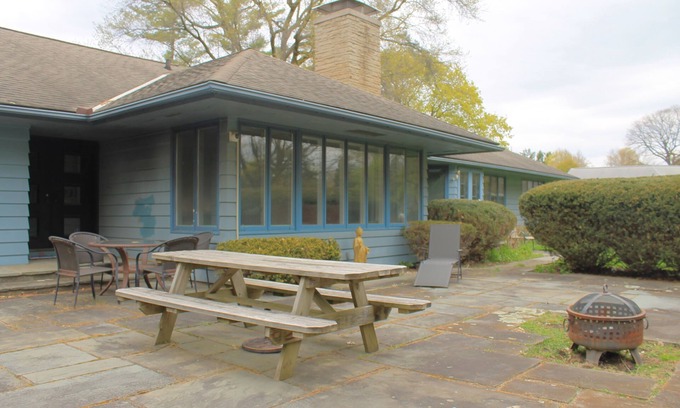 Rochester House | Huge Home - Heart of Town w Space for Everyone
