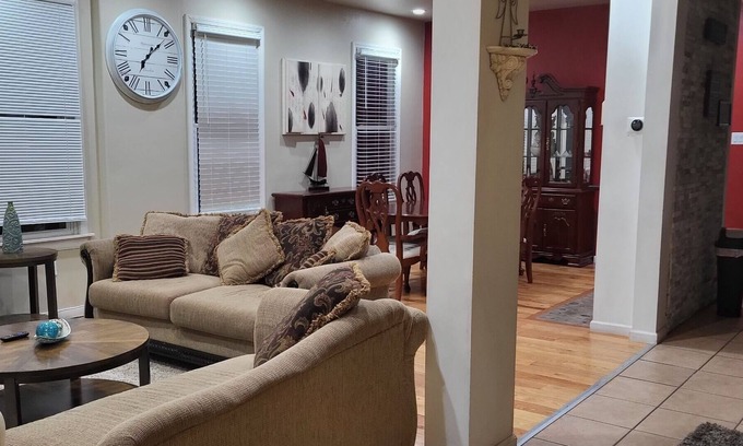 Greenfield House | Huge Home in the city of Pittsburgh
