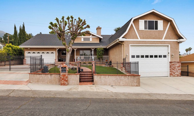 Sunland-Tujunga House | Huge house with lots of extras! Close to everything!