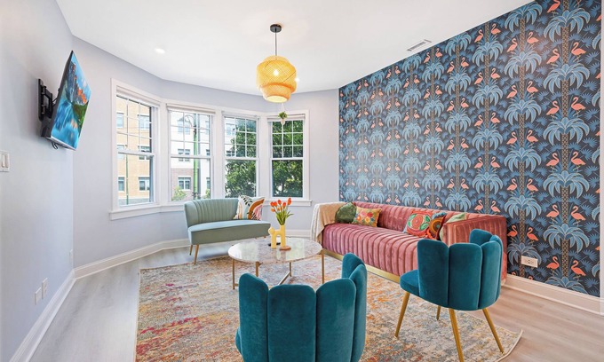 Lakeview House | Huge Jungle Retreat w/Ping Pong + Huge Basement. Walk to Wrigley, Restaurants