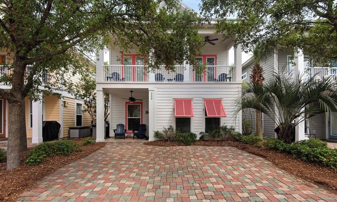 Villages of Crystal Beach House | ⭐HUGE Lagoon Pool-Walk2Beach-2 King Suites-Hot Tub-4BR Sandy Feet