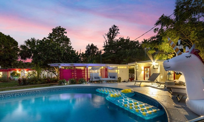 Wilton Manors Resort | Huge Lake Compound Pool Private Suites 3 Homes Dog Friendly