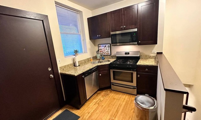 Lake View East Condo | Huge Lakeview Retreat Sleeping 20 with Parking!