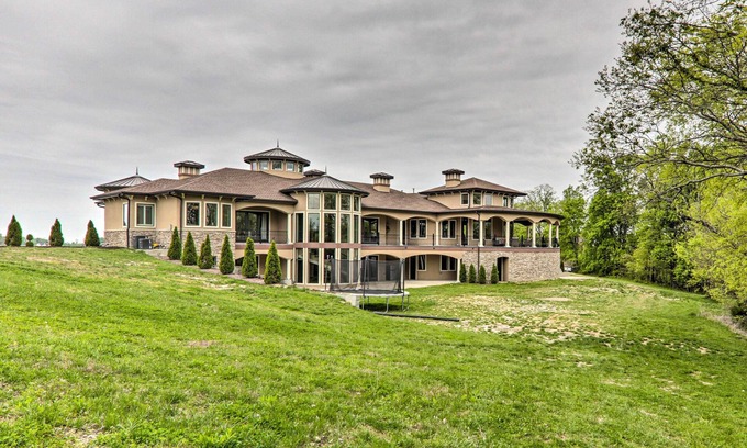 Lebanon House | Huge Lebanon Estate w/Resort-Style Amenities